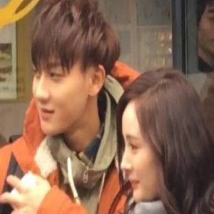 不受刘恺威出轨门影响 杨幂与黄子韬亲密拍吻戏