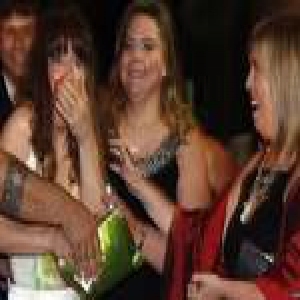 女子参加朋友婚礼 到场才知自己是新娘