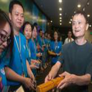 因抢一个月饼惨遭阿里开除，如今的他把生活过成这样