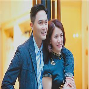 张智霖携妻儿同框逛街 爱子从小就读国际学校