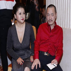 雪村夫妇合体现身 妻子身材丰腴上围抢镜(图)