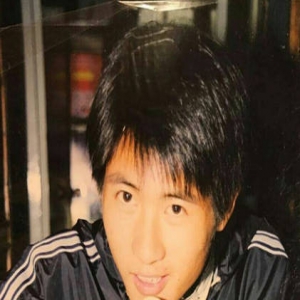 韩寒青涩照曝光 面容清秀还撞脸了谢霆锋！(图)