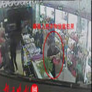 换季缺新衣？闺蜜组团“逛街”偷衣服