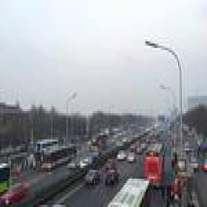 北京今有8级大风 中午前霾将消散