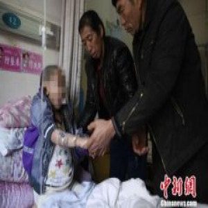 山西6岁"大肚娃娃"腹大如鼓 母不堪重负精神崩溃