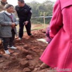 四川1名村民被推土机埋于土中身亡 2人被刑拘