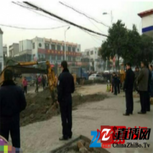 河北磁县交警大队长疑对城管骂脏话 引百人对峙