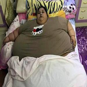 埃及女子重1200斤 将赴印度进行手术减肥