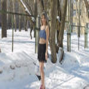 战斗民族54岁“少女”逆天了 四季都穿短袖凉鞋(图)