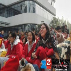 “洪荒少女”傅园慧热心公益 献爱“青苹果”儿童