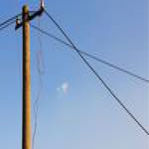 生活不顺怪“风水” 男子怒砸电线杆获刑三年