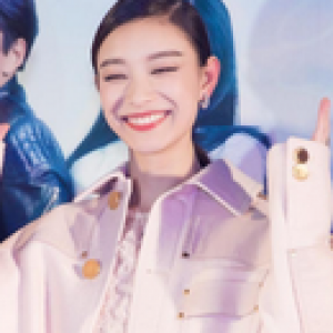 女星超模争做行走的emoji表情包 当心小细纹