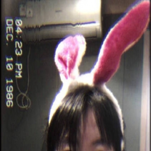 王菲女儿画风突变！带兔子耳朵卖萌一副冷漠脸(图)