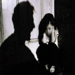 江苏：66岁爷爷多次猥亵2名亲孙女 获刑两年半