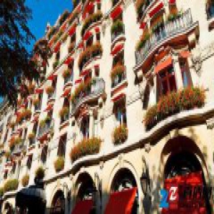 中国美女探访8亿装修的米其林餐厅 餐具过万一夜千金