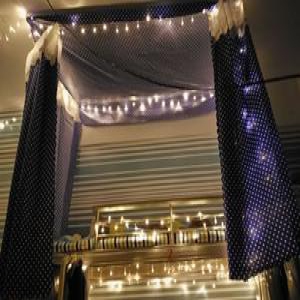 重庆一高校男生寝室装彩灯 温馨梦幻似童话