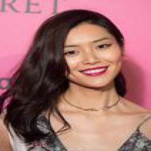 刘雯浆果紫唇美炸了 “天使”的微笑你也可以有