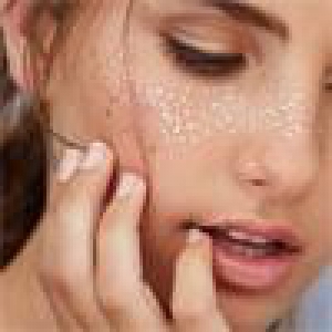 还怕自己不够闪亮 珠光雀斑让你脸颊闪星星