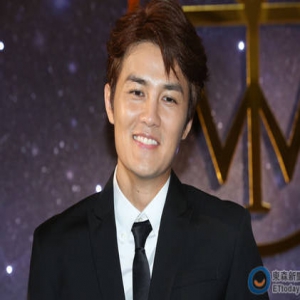 吴克群因压力过大导致突发性失聪 听力仅剩下六成