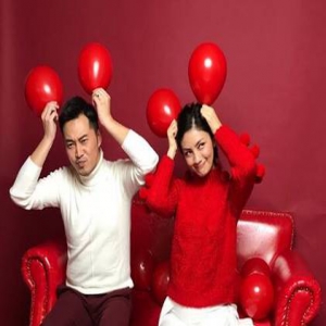 胡可晒圣诞风写真温情满满 沙溢满脸褶子还嘟嘴卖萌