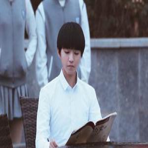 王俊凯正做考大学规划 新年愿望：高考顺利！