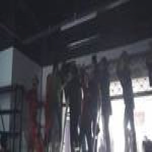 太惨！安徽女子被卷入电动卷帘门不幸身亡