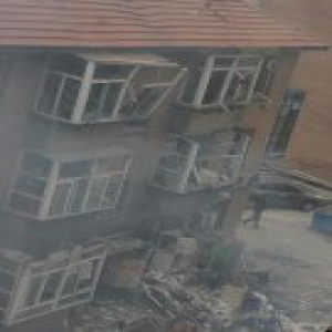 河北保定发生爆燃事件 4人受伤30余户门窗损毁