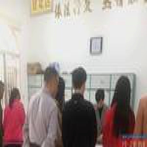 在逃人员自首当天与女友成婚 警察作“见证”