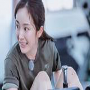 杨幂除了大长腿和月牙笑 真正男子汉里的蜂腰也是圈粉项