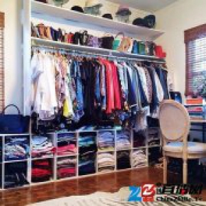 衣柜塞爆满？老妈只用了1个小东西 就把衣柜扩大一倍