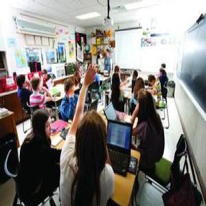 中国学生体验美国课堂：老师讲课竟如此随意