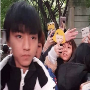 王俊凯进行艺考确认 监考老师变迷弟求合影