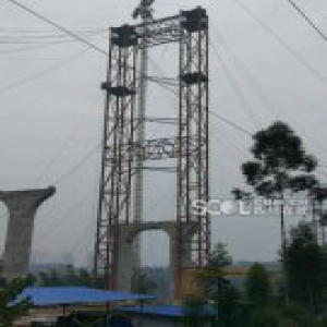 四川广安官盛大桥槽钢坠落 1名工人被砸身亡