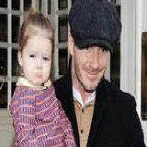 生个女儿宠坏她！贝克汉姆与小七有爱瞬间