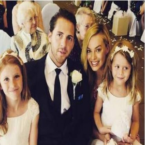 “小丑女”被曝已于澳洲完婚 与英籍老公稳定交往三年