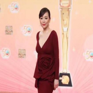 邓萃雯回TVB颁奖破不和 或以幕后方式回归港剧