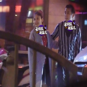 保剑锋携神秘美女会友 同回酒店亲密如情侣(图)