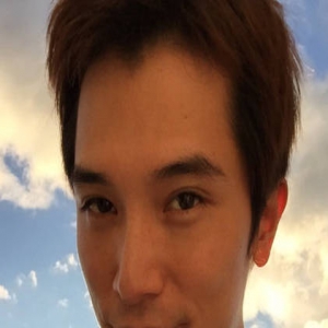 邱泽父亲去世一个月后首发文：荣华富贵没那么严重