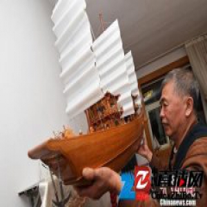 山西一老人痴迷做船 细节精美堪比微雕