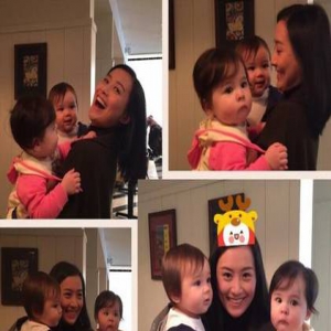 陈法拉抱混血龙凤胎 眼神温柔笑靥如花(图)