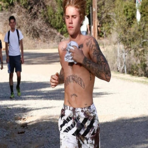 比伯指使保镖殴打记者 时隔三年遭法院起诉