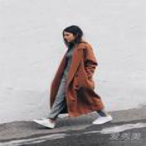 时装精们的新招数 大衣配球鞋气场全开