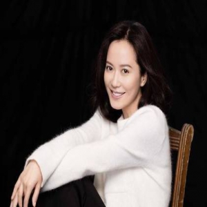 她家境优越，范爷曾给她配戏，美过贾静雯却无人娶！