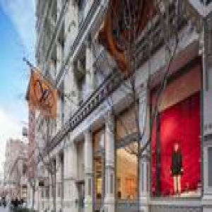 开在纽约SoHo的LV店，尽量让自己像个艺术家