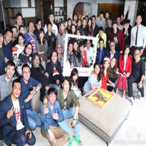 嗨翻！圣诞party欢聚陈汉典脸通红 大S扮鬼脸认不出