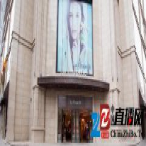 传统时装公司拉夏贝尔在上海开的精品店，该有的倒是都有