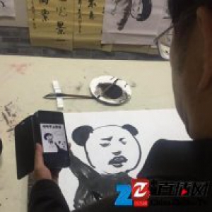 老人爱上和孙女斗图 手绘“中国风”表情包走红