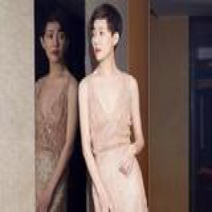 女神红毯斗仙气 唐嫣罗晋合体秀恩爱完胜