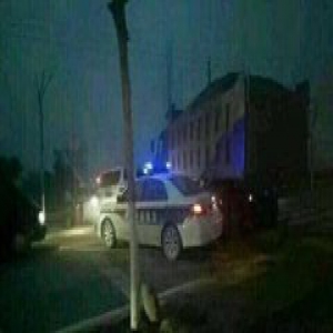 陕西两地警方被曝持枪对峙 现场传来三声枪响