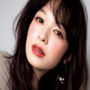 冬天眼妆不只大地色 最适合亚洲人的是“红妆素裹”